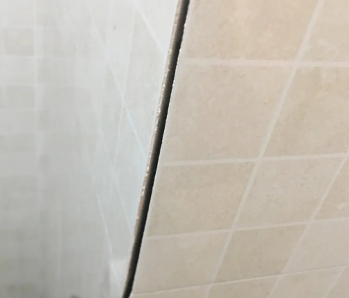 巴中市瓷砖空鼓维修公司分享阳台瓷砖脱落的修复过程可以分为以下几个步骤