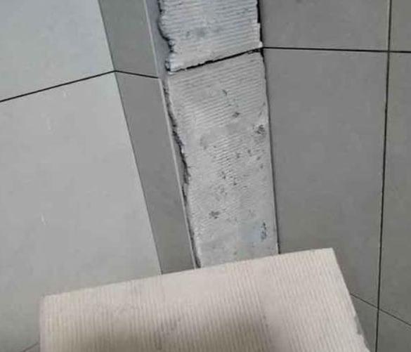 巴中市瓷砖空鼓维修公司分享下厨房瓷砖脱落的补救措施。
